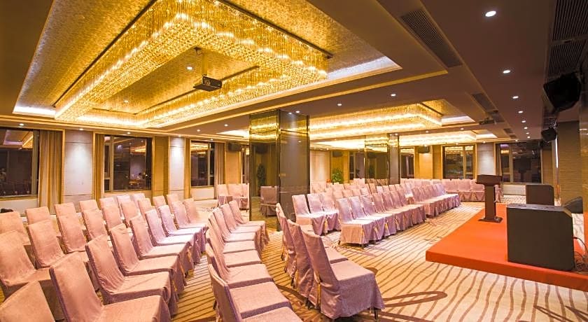 La Perle International Hotel