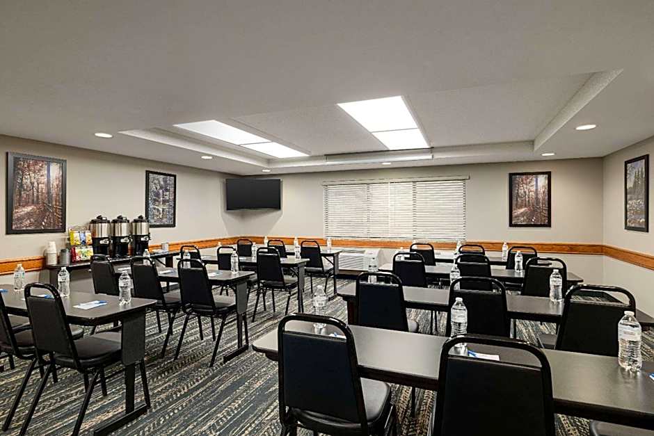 AmericInn by Wyndham Lincoln South