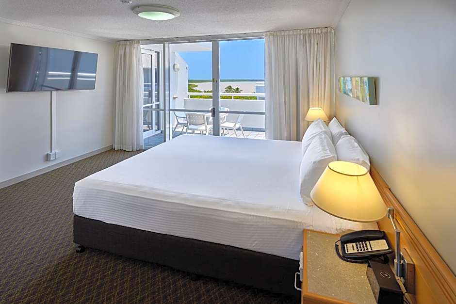 Cairns Harbourside Hotel