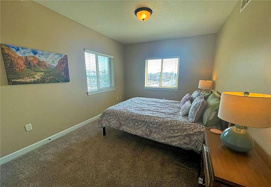 Deluxe Downtown Condo Close to Everything!