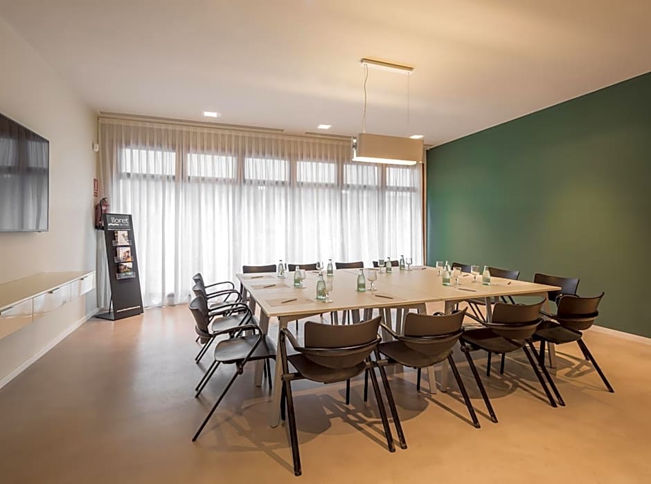 Aqua Hotel Bertran Park