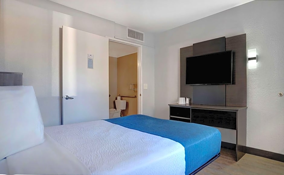 Motel 6-Bakersfield, CA - South