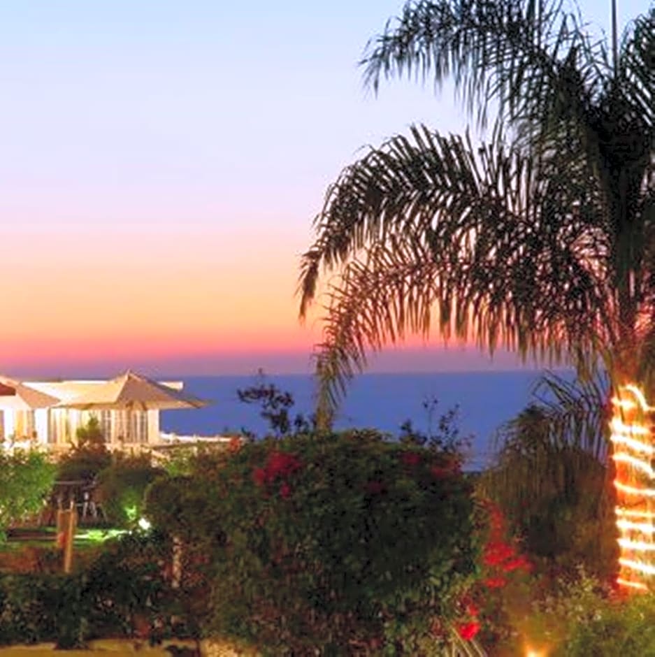 Malibu Country Inn