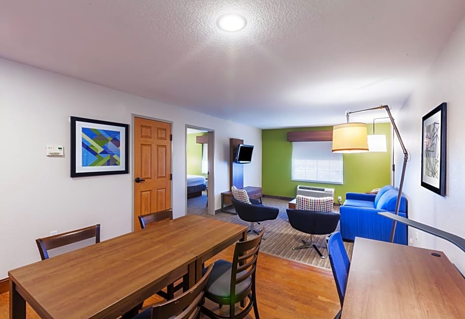 Holiday Inn Express Hotel & Suites Tulsa South Broken Arrow Highway 51, an IHG Hotel