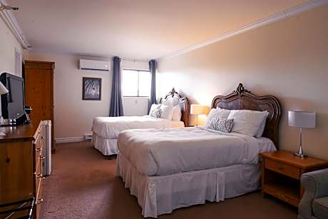 Room 222, Ski and Out