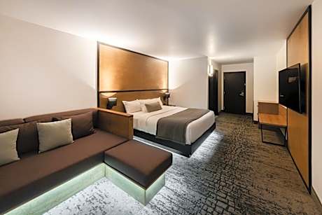 Convenient King Lounge room courtyard side