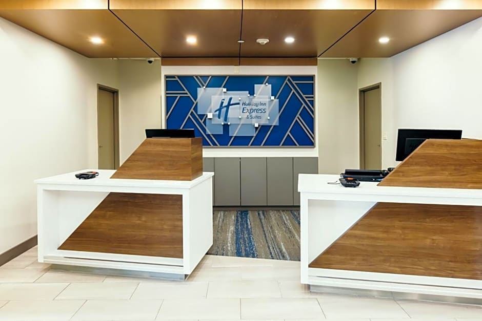 Holiday Inn Express and Suites Urbandale Des Moines By IHG