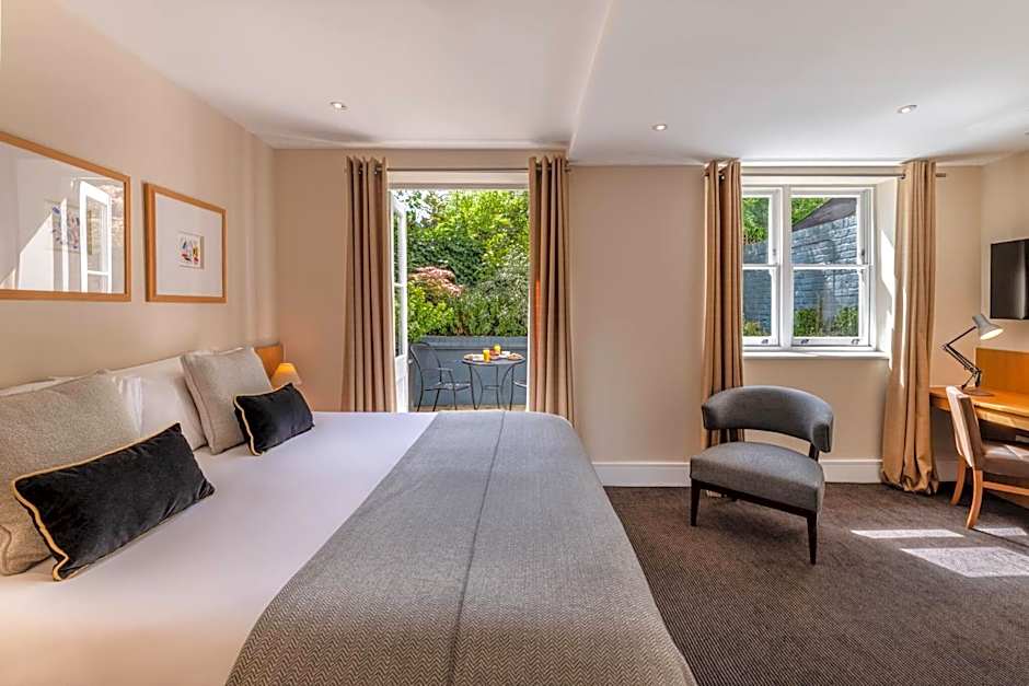 The Resident Kensington (formerly The Nadler Kensington)