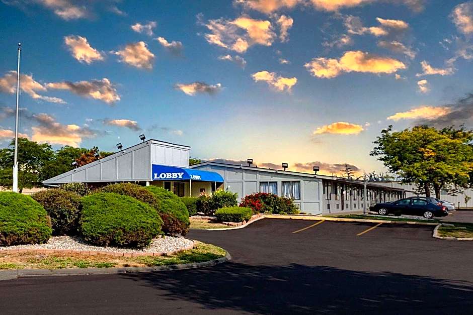 Travelodge by Wyndham Monroe