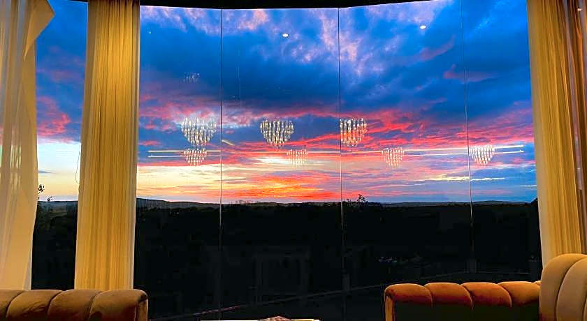 GREEN ROOF BOUTIQUE HOTEL