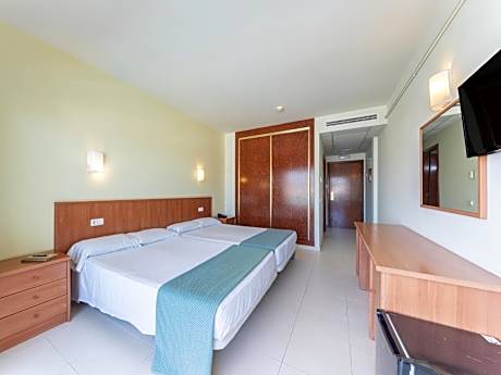 Quadruple Room (2 Adults + 2 Children)