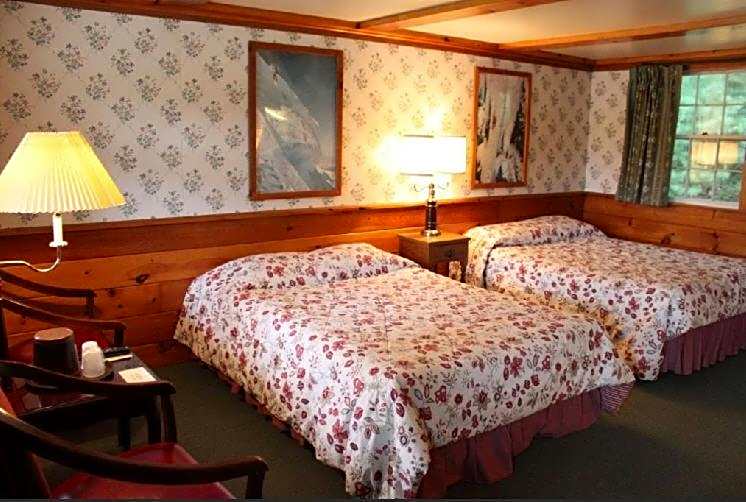 White Trellis Motel
