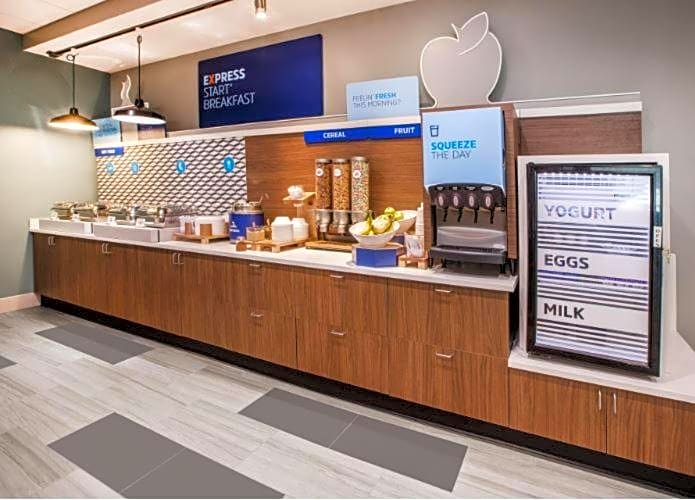 Holiday Inn Express & Suites - Hawaiian Gardens By IHG