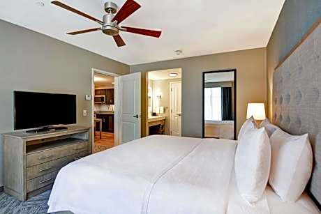 One-Bedroom King Suite - Non-Smoking