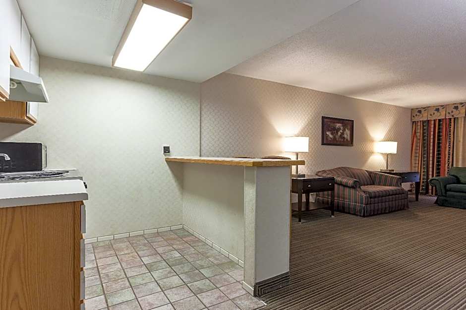 Red Roof Inn & Suites Dekalb