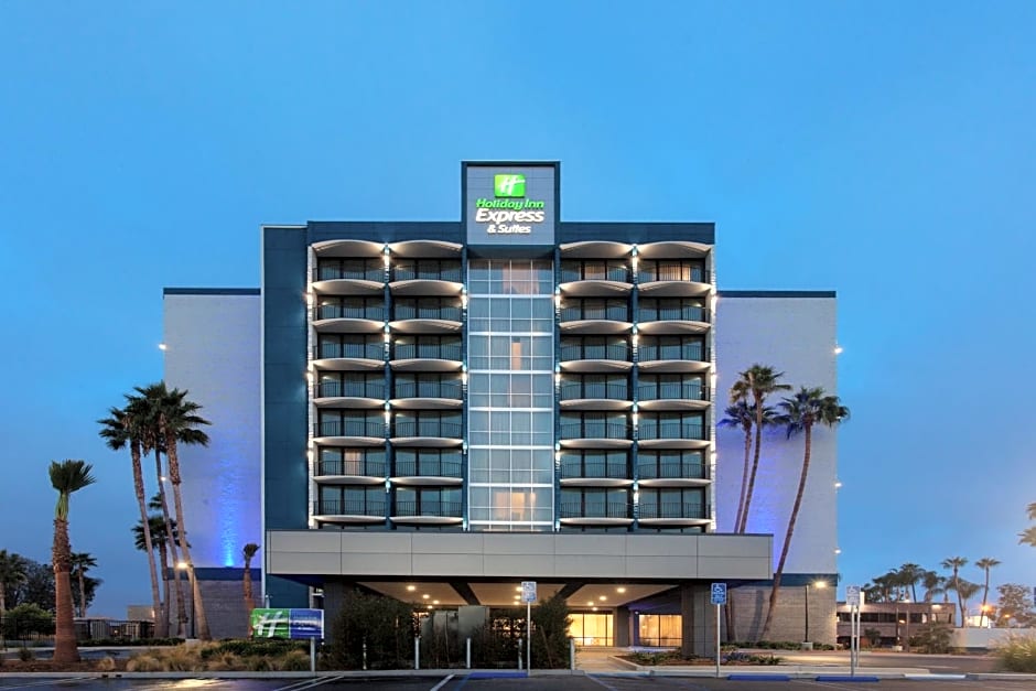 Holiday Inn Express & Suites Santa Ana - Orange County