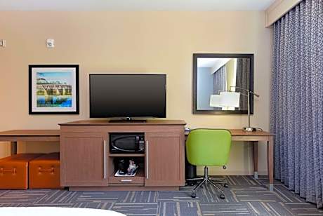 King Room - Hearing Access/Non-Smoking