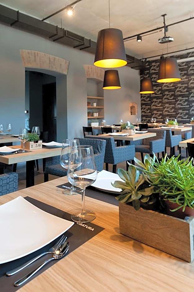 Qbatura Cafe & Hotel