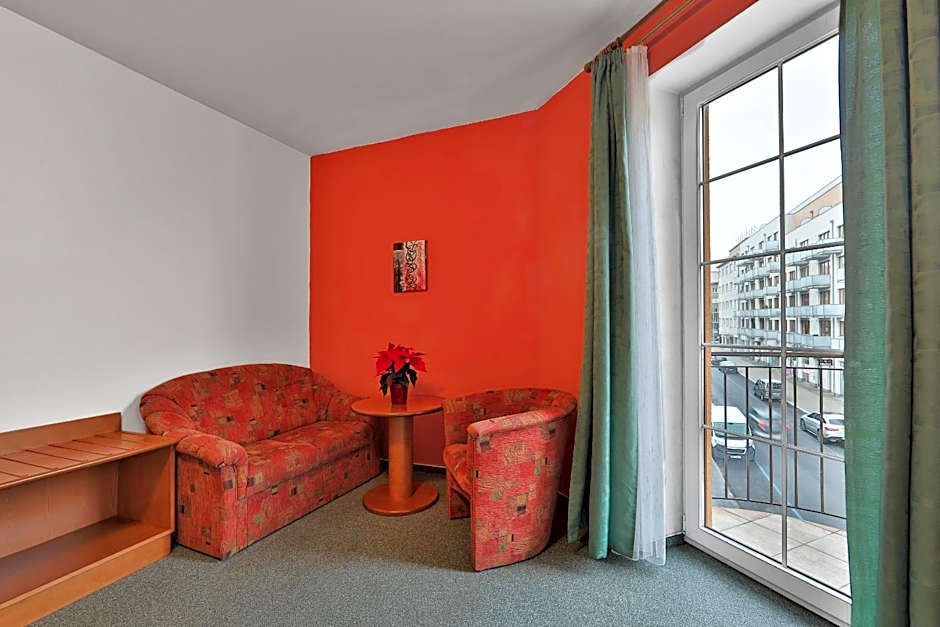 Attic Hotel