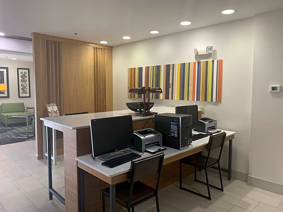 Holiday Inn Express Mccomb Hotel By IHG