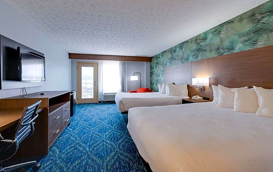 Photo 1 of 5 of Deluxe Mountain 2 Queen Beds, City View