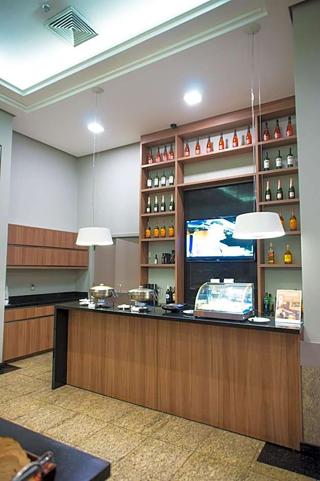 Hotel Continental Business - 200 metros do Complexo Hospitalar Santa Casa