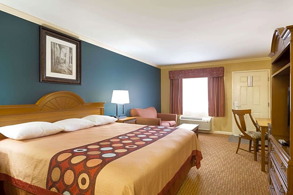 Super 8 by Wyndham Covington