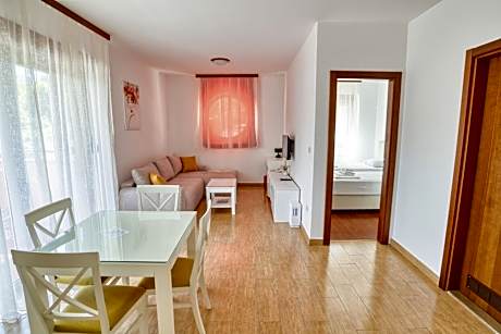 Deluxe One-Bedroom Apartment with Terrace