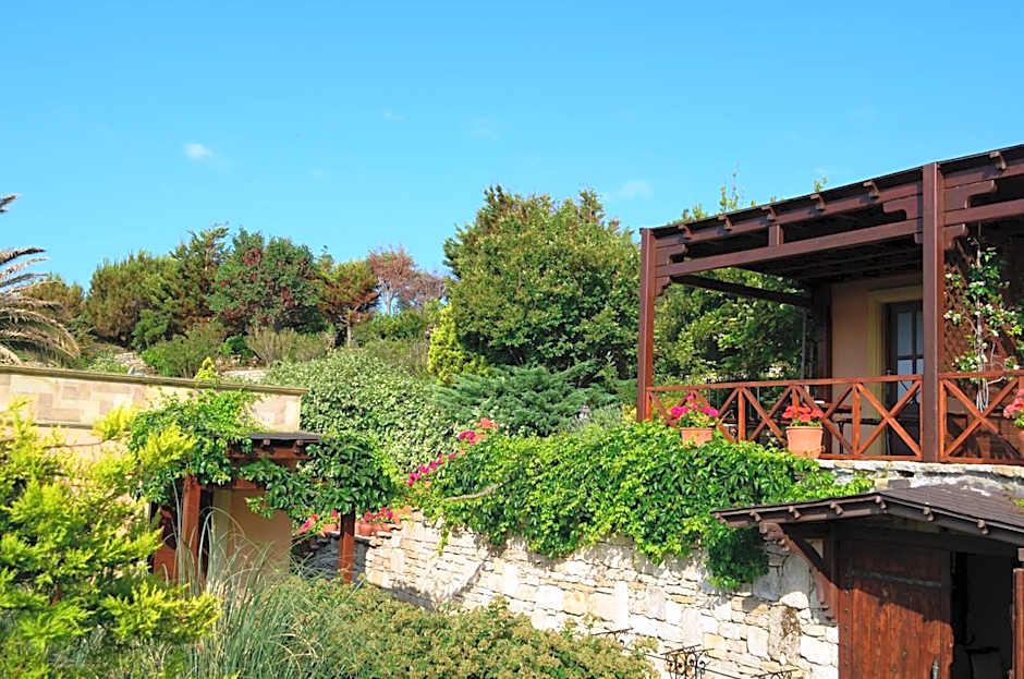 Ada Bacchus Hotel