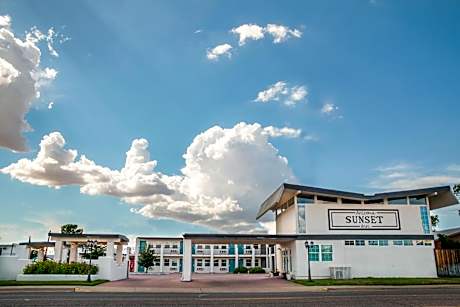 Arizona Sunset Inn & Suites