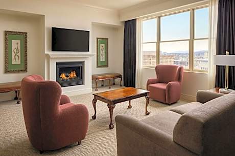 Governor, 1 Bedroom Suite, 1 King, Sofa Bed, Corner Room, Top Floor, Fireplace