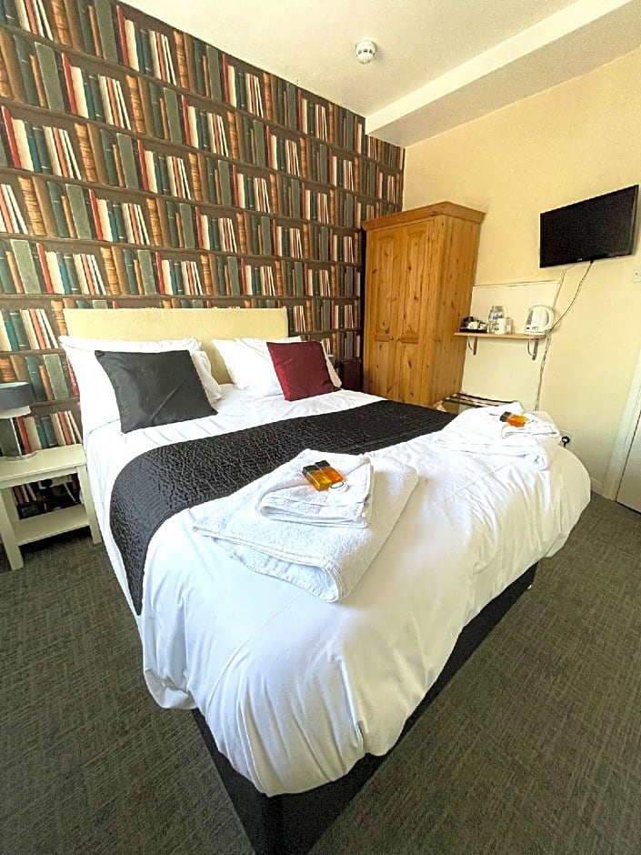 The Crown And Cushion