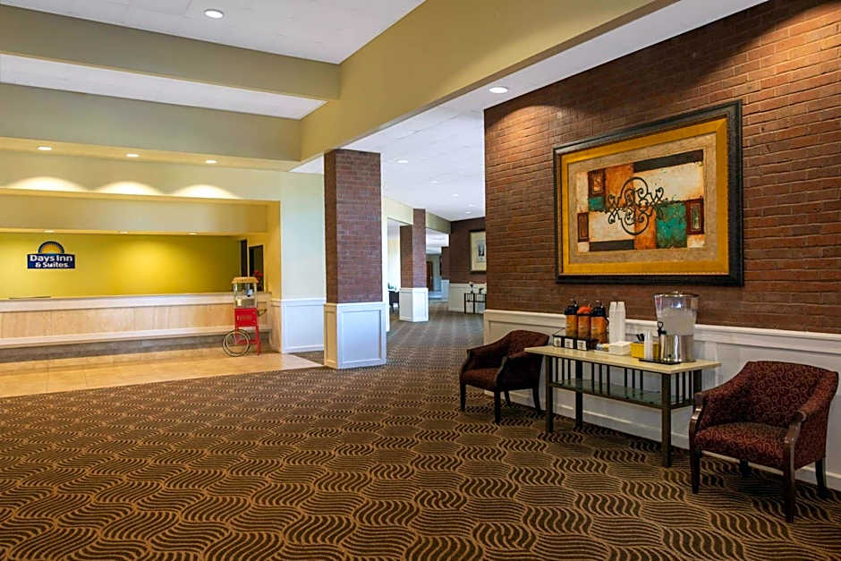 Days Inn & Suites by Wyndham Tallahassee Conf Center I-10