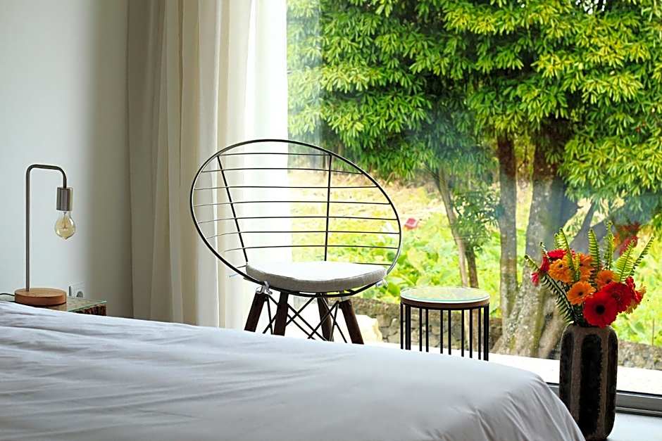 World's Nests Furnas Pods Village