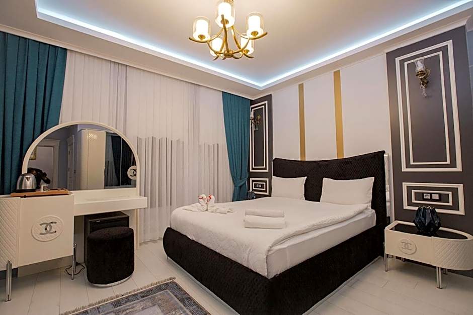 POISON GARDEN SUİTE