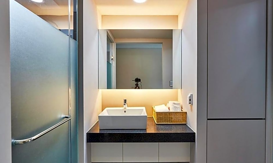 Gapyeong Parotia Waterhouse