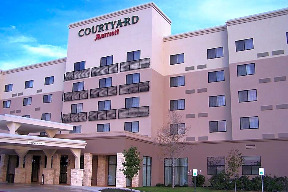 Courtyard by Marriott San Antonio Six Flags at The RIM