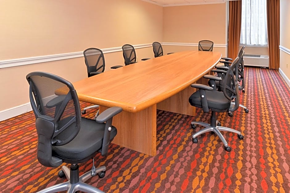 Holiday Inn New London by IHG