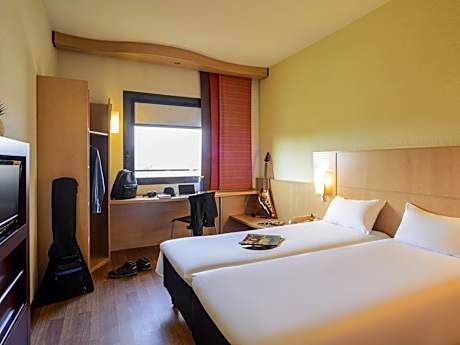 Standard Room with 2 Single Beds