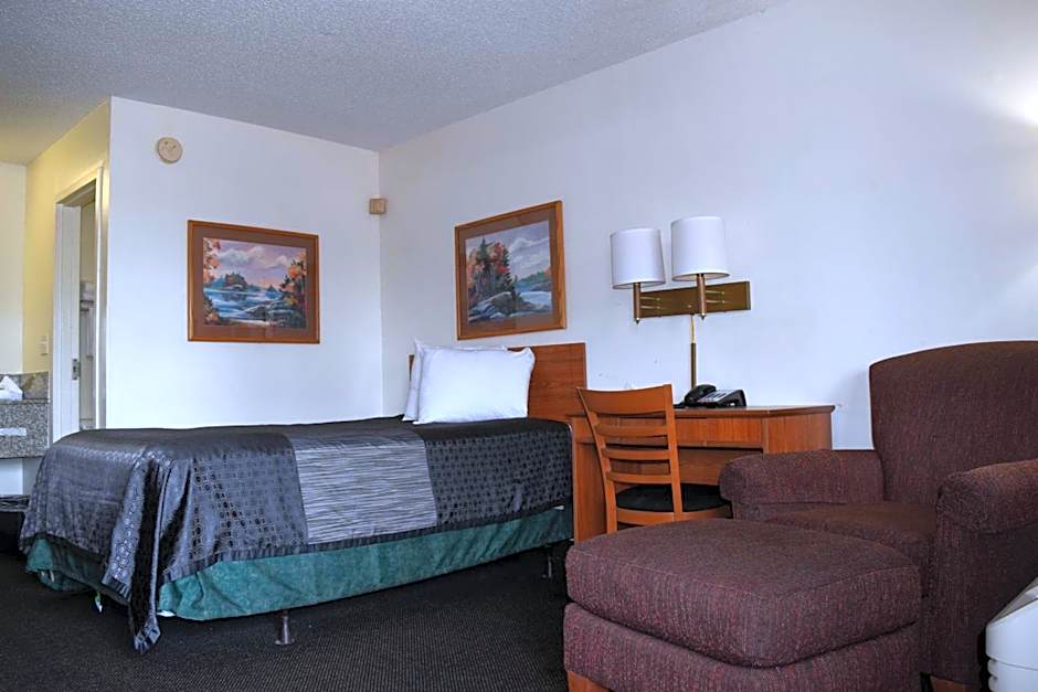 Value Inn - Livonia