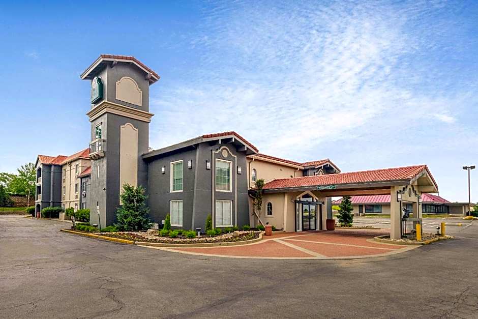 La Quinta Inn & Suites by Wyndham Kansas City Lenexa