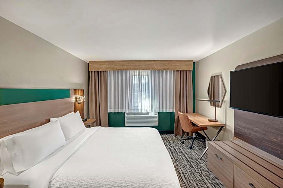 Holiday Inn Express & Suites Hayward By IHG
