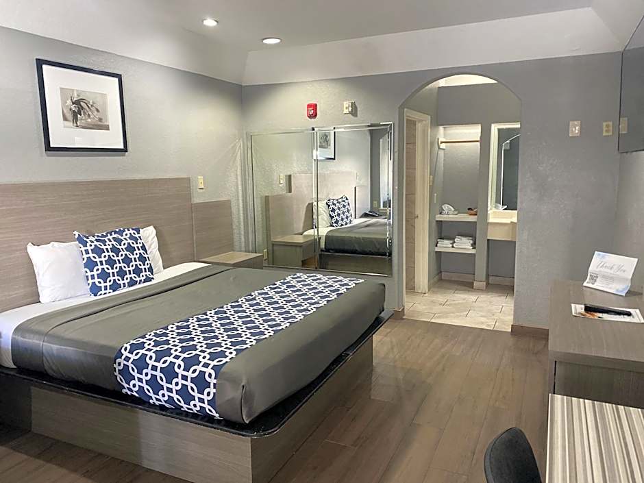 Island Suites Hobby Airport