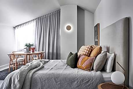 Deluxe Suite with Spa Bath