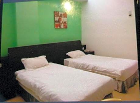 Standard Twin/Double (No Window & No Fridge)