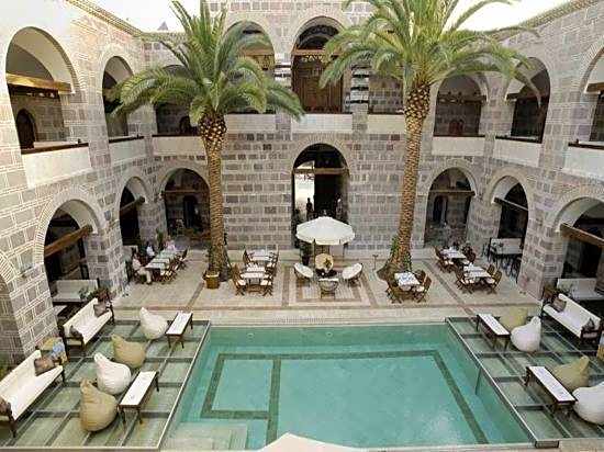 Cesme Kanuni Kervansaray Historical Hotel