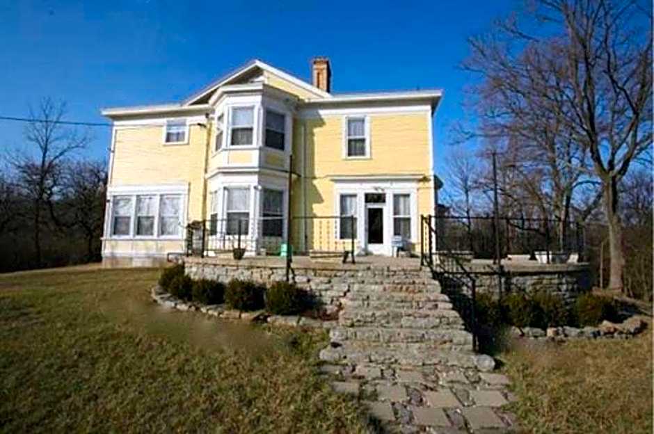 Six Acres Bed & Breakfast