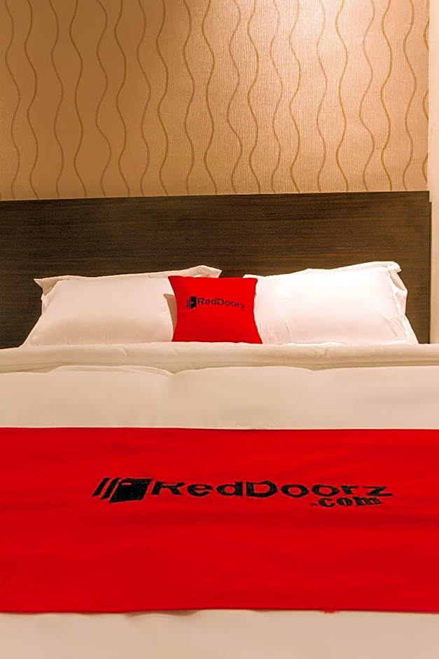 RedDoorz Plus @ Dipatiukur