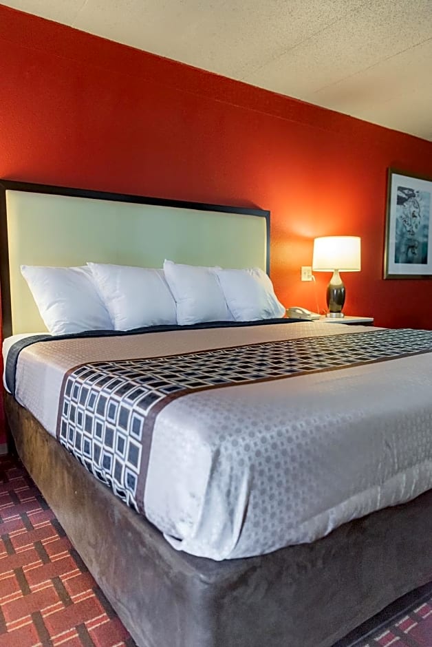 Spencer Inn & Suites