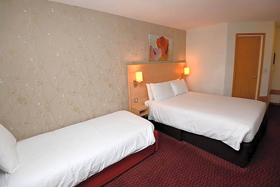 Meadow Farm Redditch by Marstons Inns